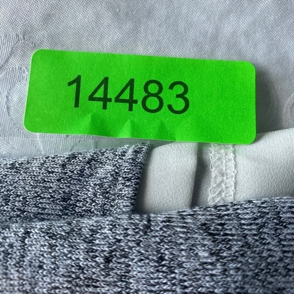 RW & Co. Women's Sleeveless Gray/Black Lined Layered Sweater Top Size Small - Picture 11 of 11